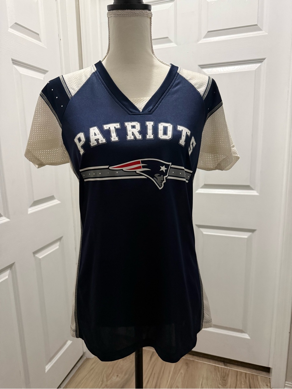 New England Patriots Women's Rhinestone V-Neck Fashion Jersey Shirt M